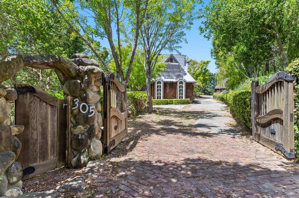 305 Beel Dr, Santa Cruz, CA 95060-1602