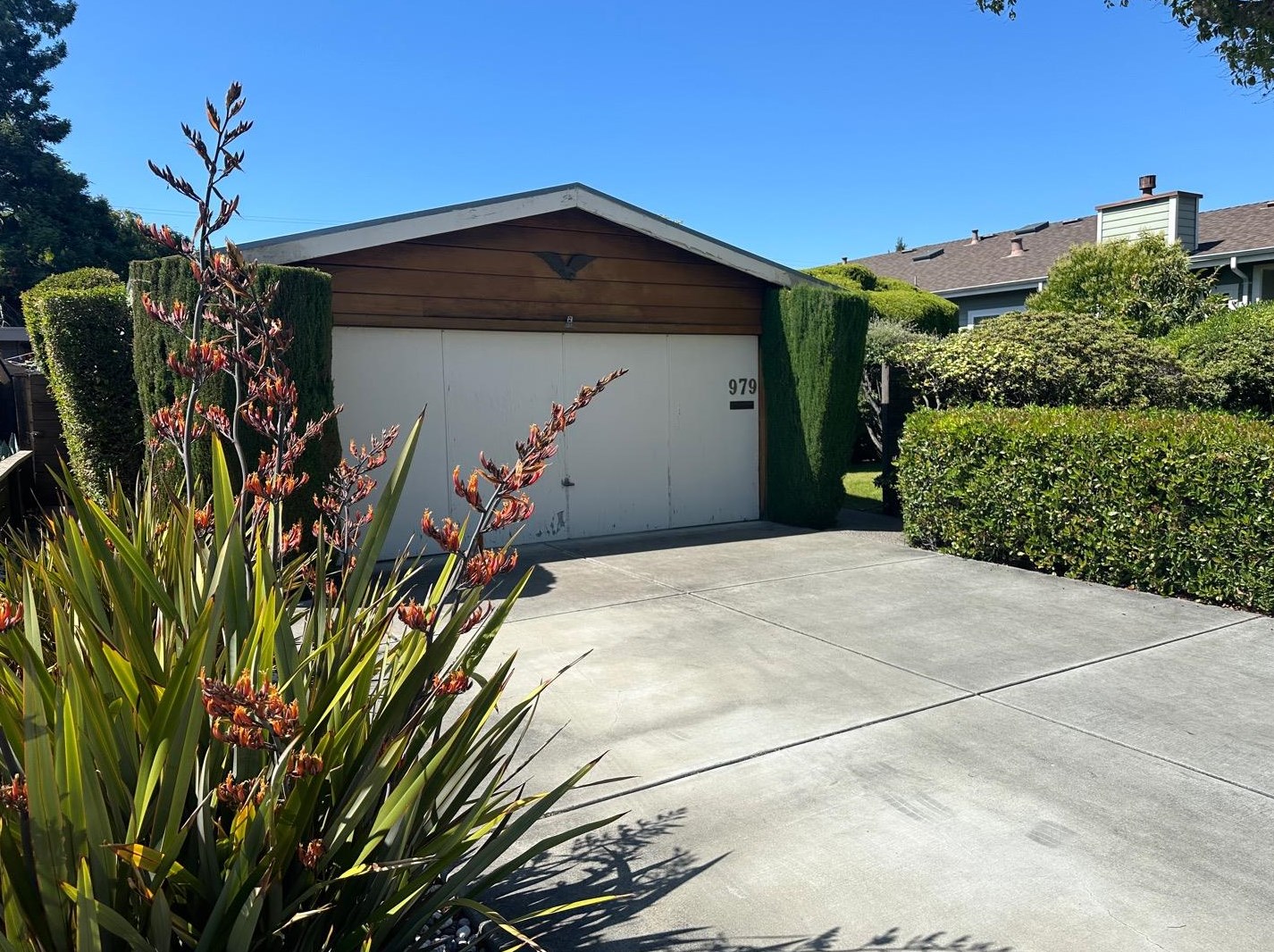 979 Lawrence Ln, Palo Alto, CA 94303