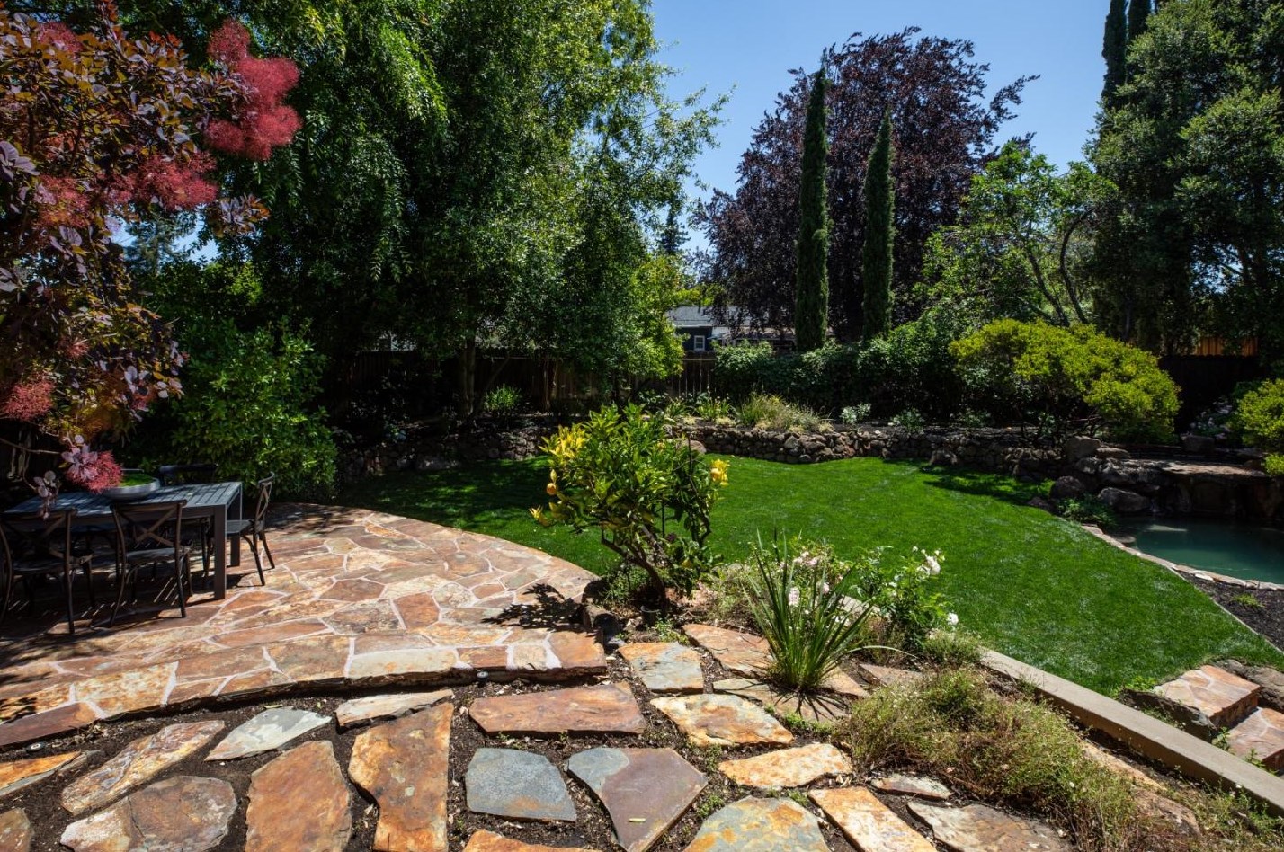 1169 Golden Way, Los Altos CA 94024-5070 exterior