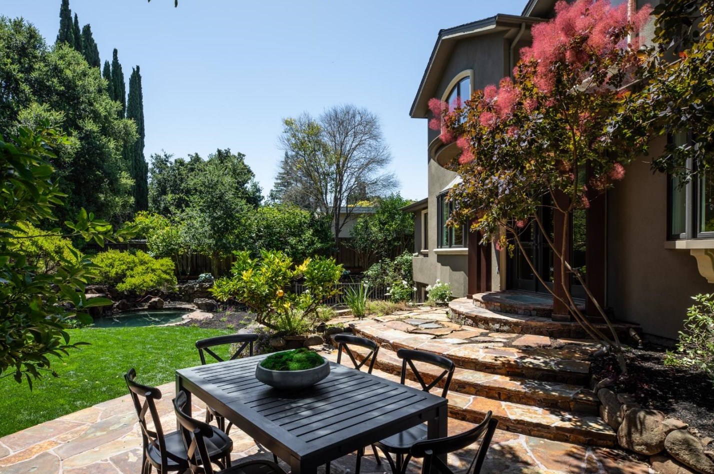 1169 Golden Way, Los Altos CA 94024-5070 exterior