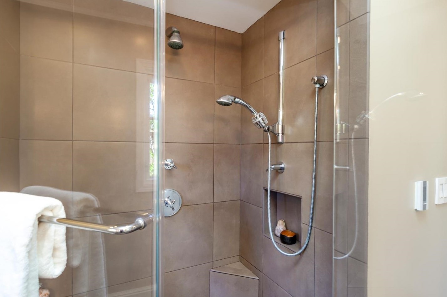 1110 Golden Way, Los Altos CA 94024-5070 exterior