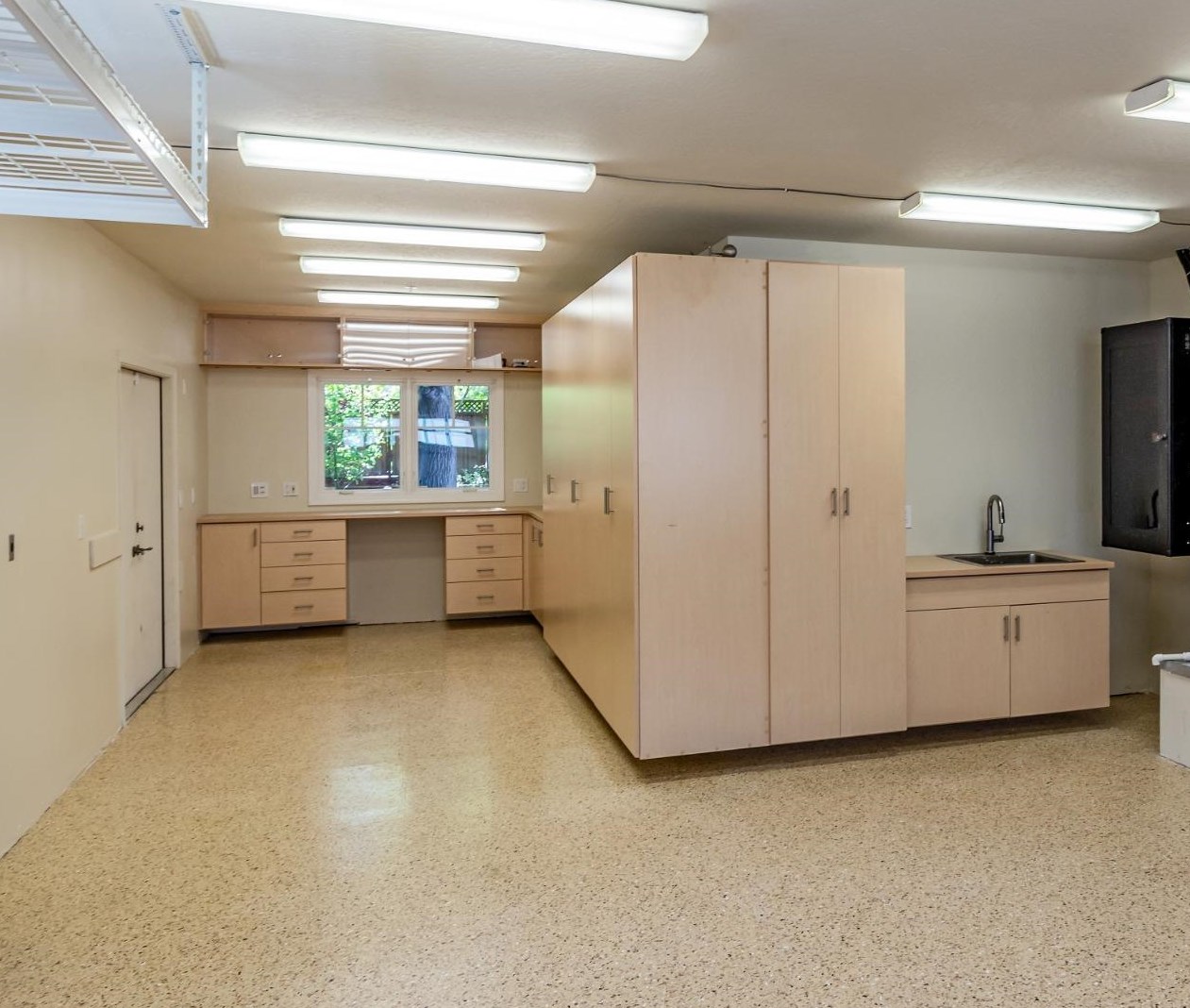 1110 Golden Way, Los Altos CA 94024-5070 exterior