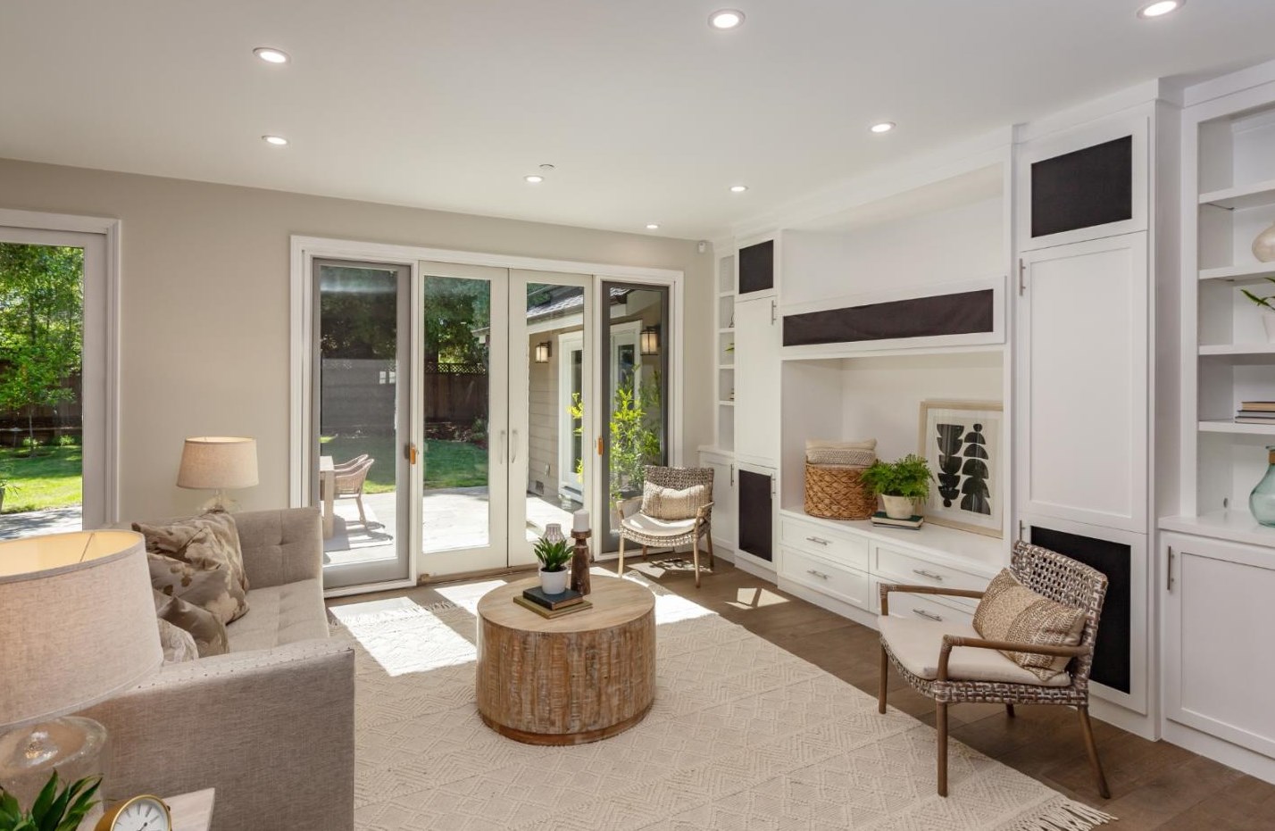 1110 Golden Way, Los Altos CA 94024-5070 exterior