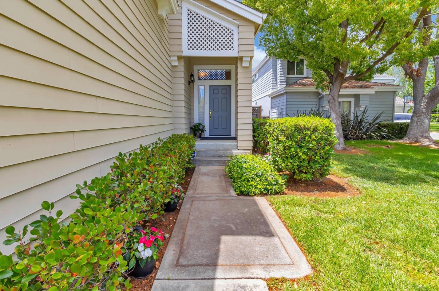11761 Sierra Spring Ct, Cupertino, CA 95014