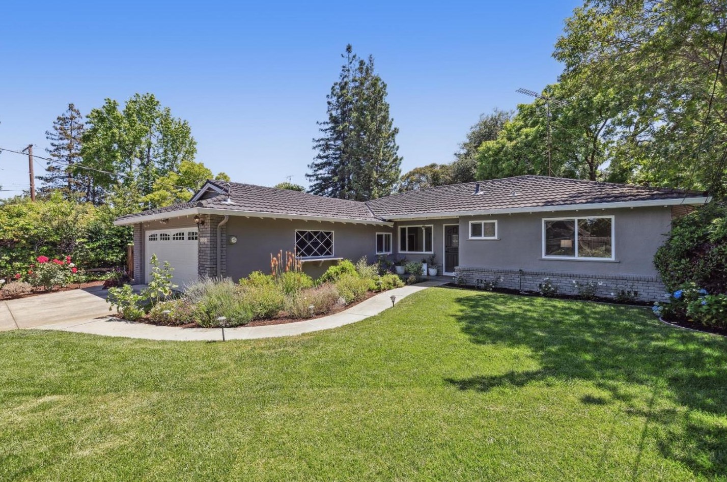 1535 Siesta Dr, Los Altos, CA 94024-6157