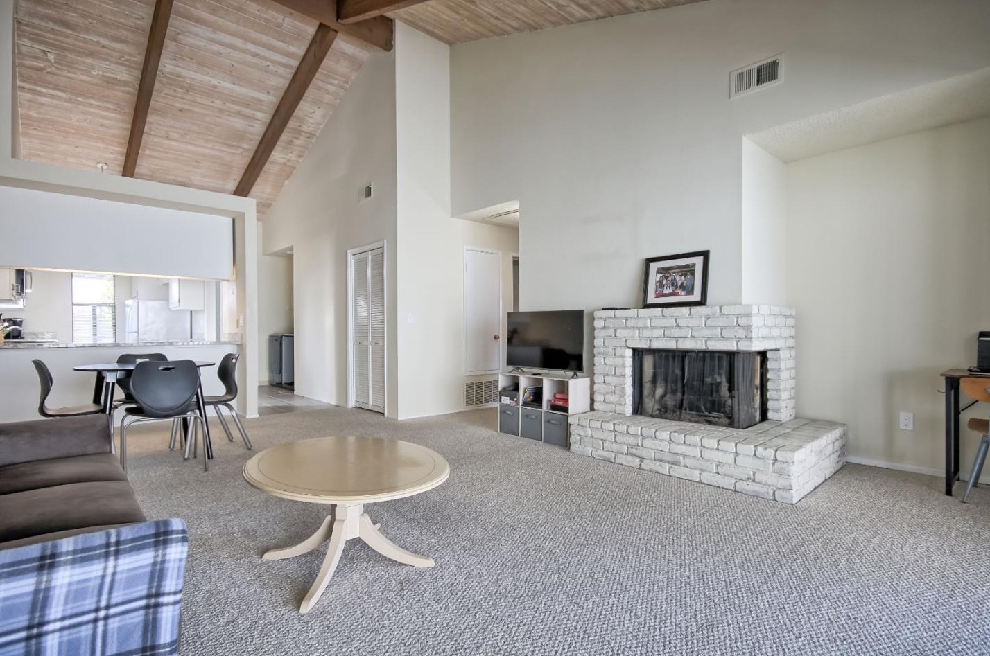 190 Kern St, Salinas, CA 93905-2057