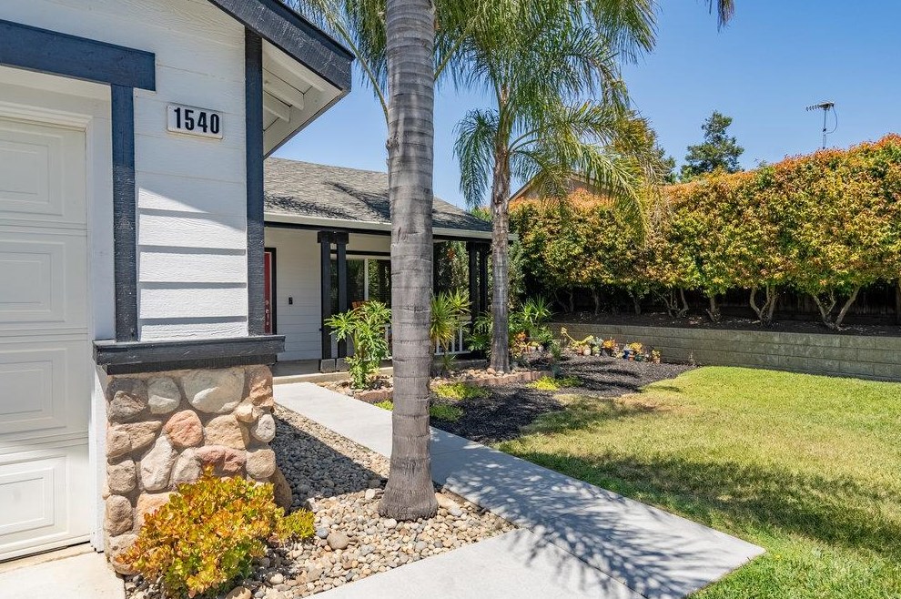 1540 Brighton Dr, Hollister, CA 95023