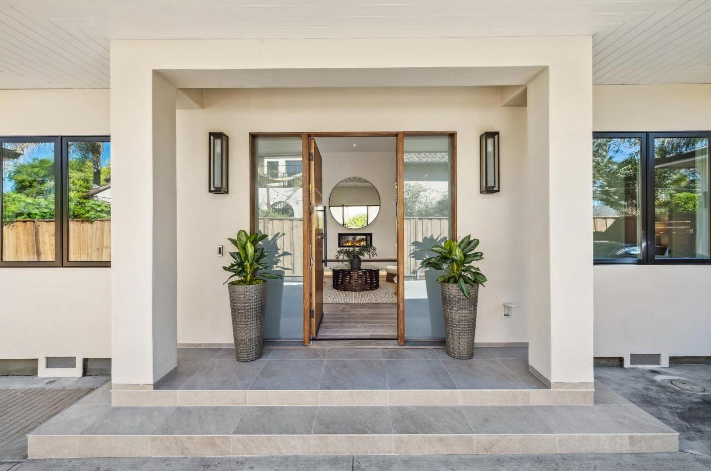635 Marion Ave, Palo Alto, CA 94301-4201