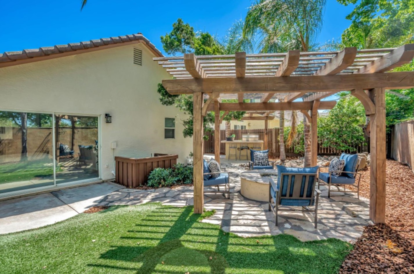 2824 Dinwiddie Way, Elk Grove CA 95758-7438 exterior