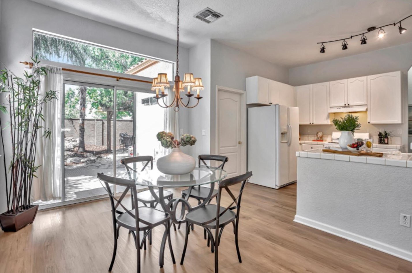 2824 Dinwiddie Way, Elk Grove CA 95758-7438 exterior