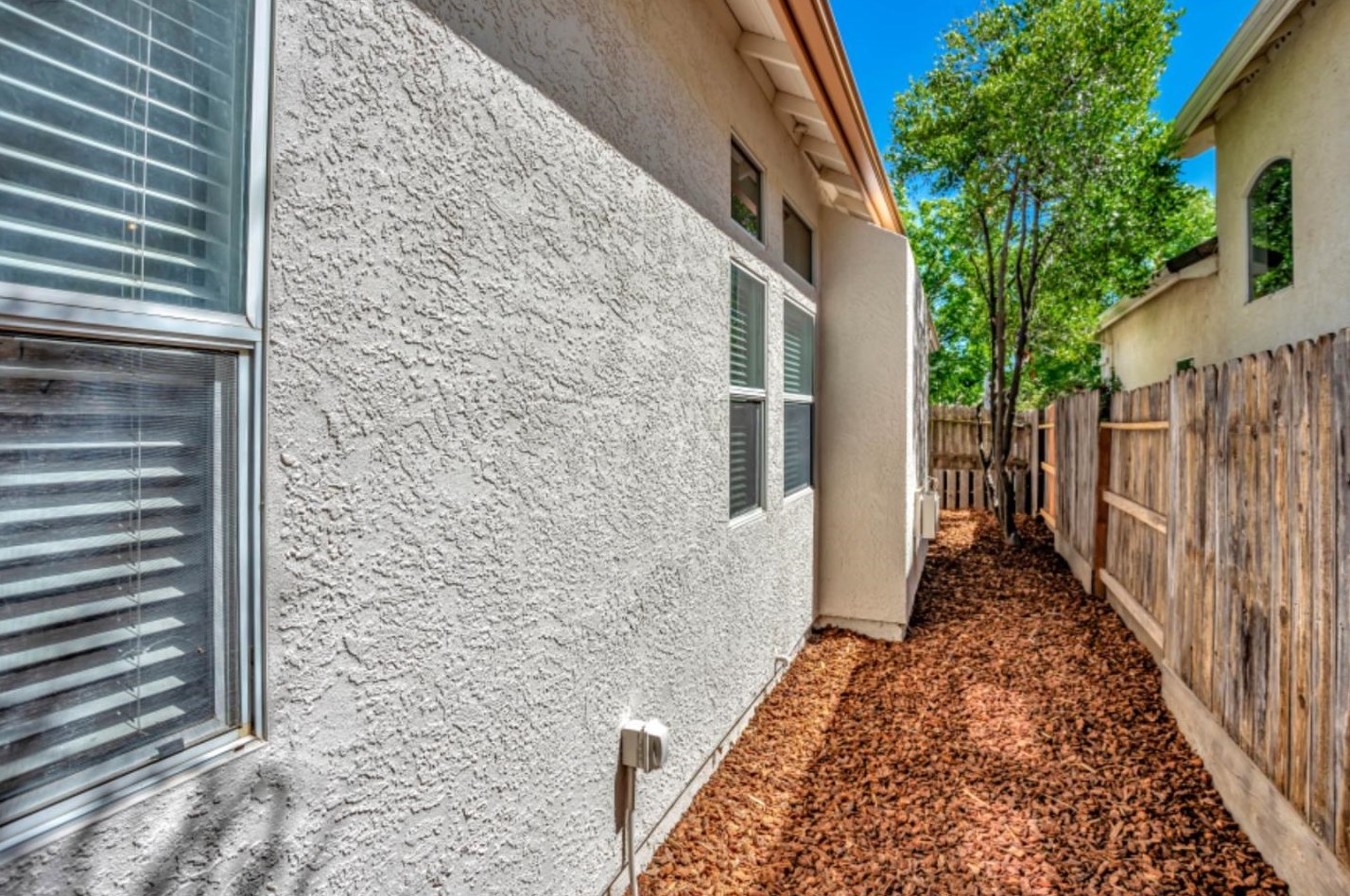 2824 Dinwiddie Way, Elk Grove CA 95758-7438 exterior