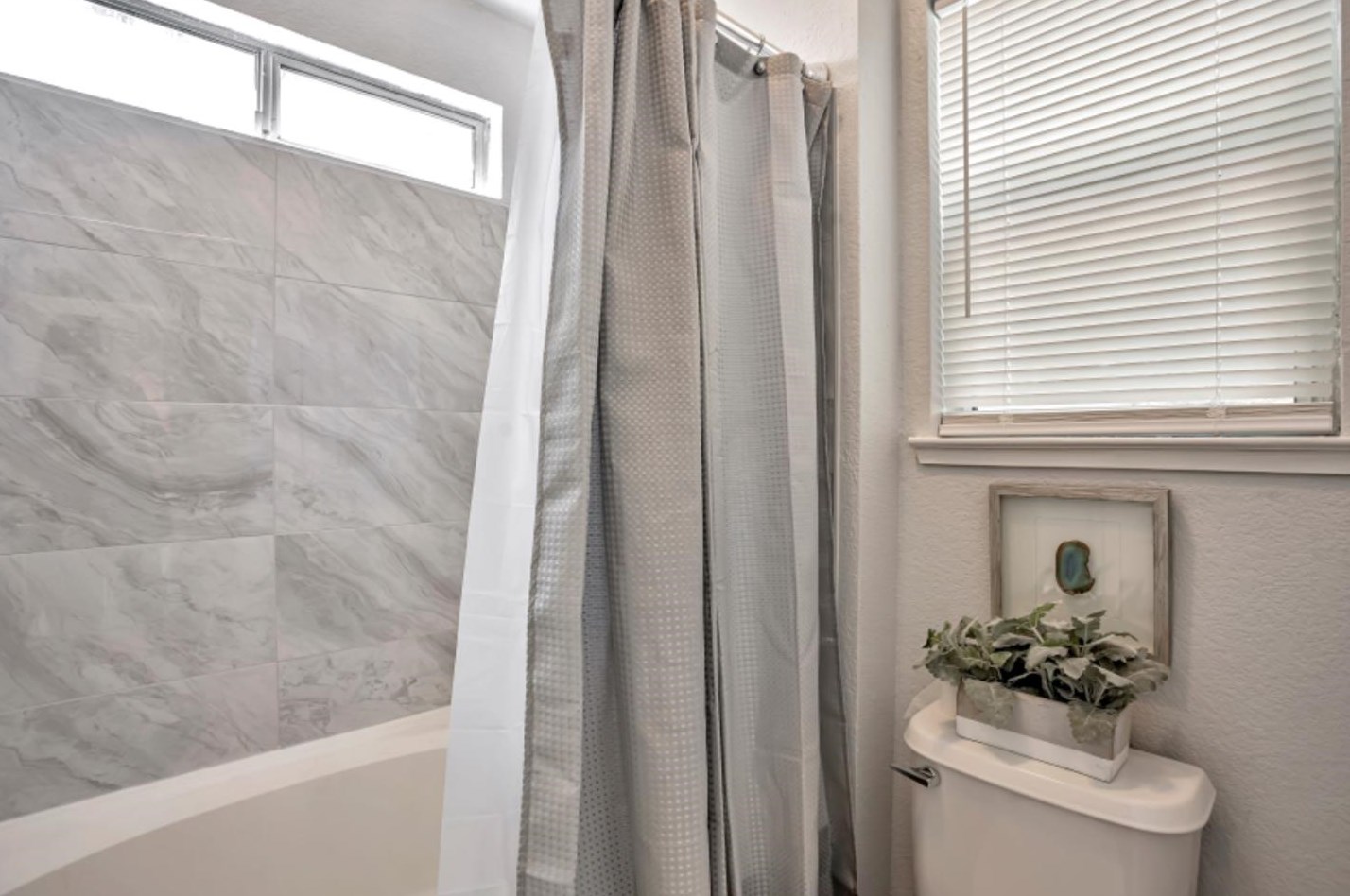 2824 Dinwiddie Way, Elk Grove CA 95758-7438 exterior