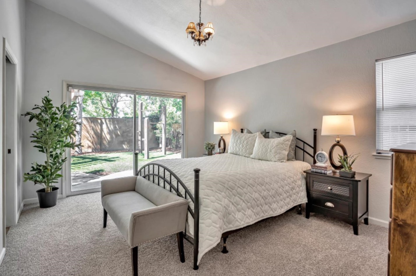 2824 Dinwiddie Way, Elk Grove CA 95758-7438 exterior