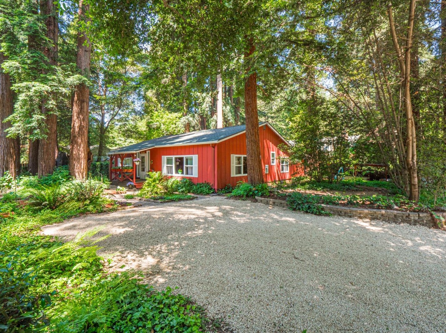 285 Sunnycroft Rd, Ben Lomond, CA 95005-9726