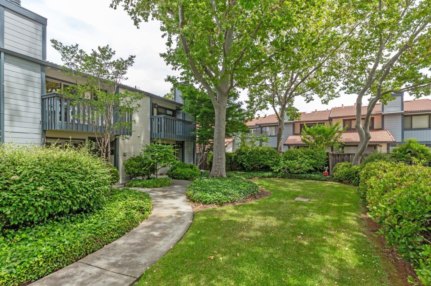 182 Granada Dr, Mountain View, CA 94043-4527