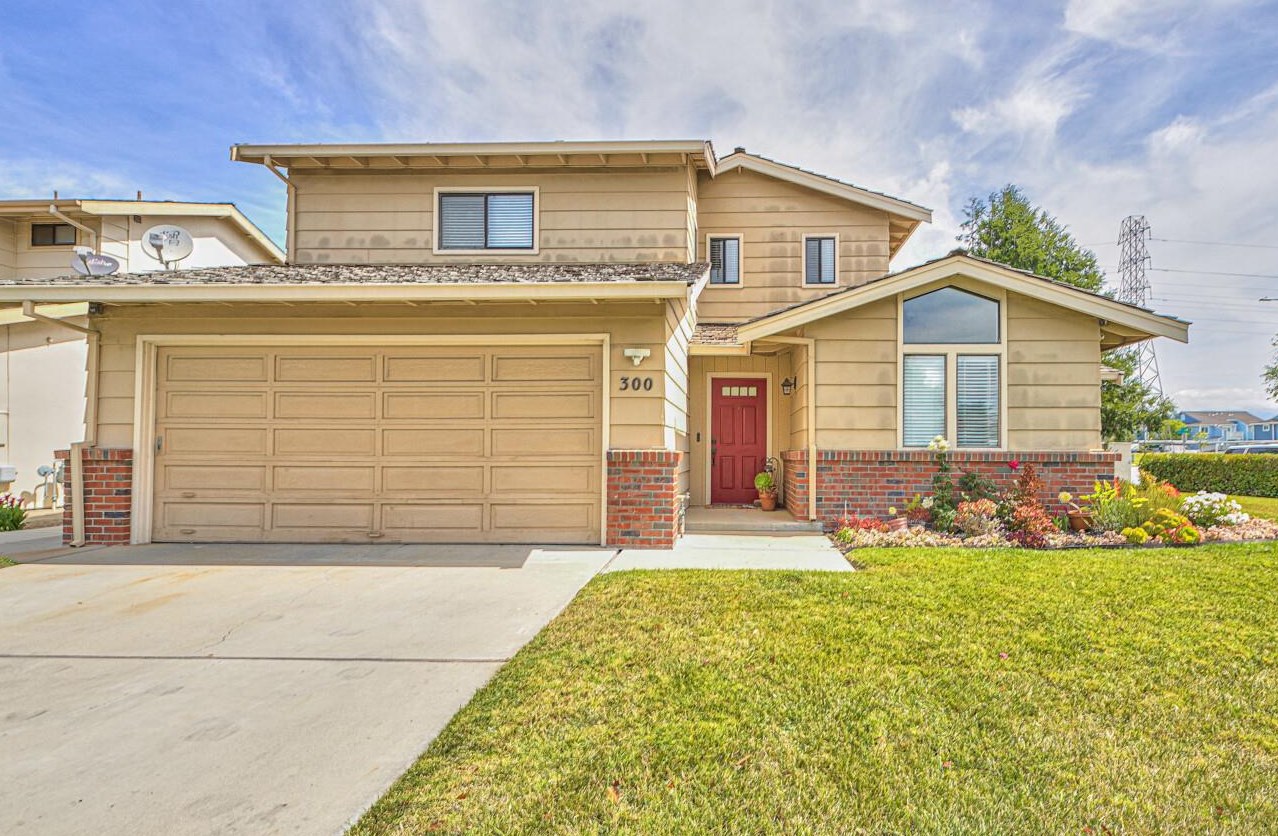 300 Vincent Pl, Salinas, CA 93907-2338