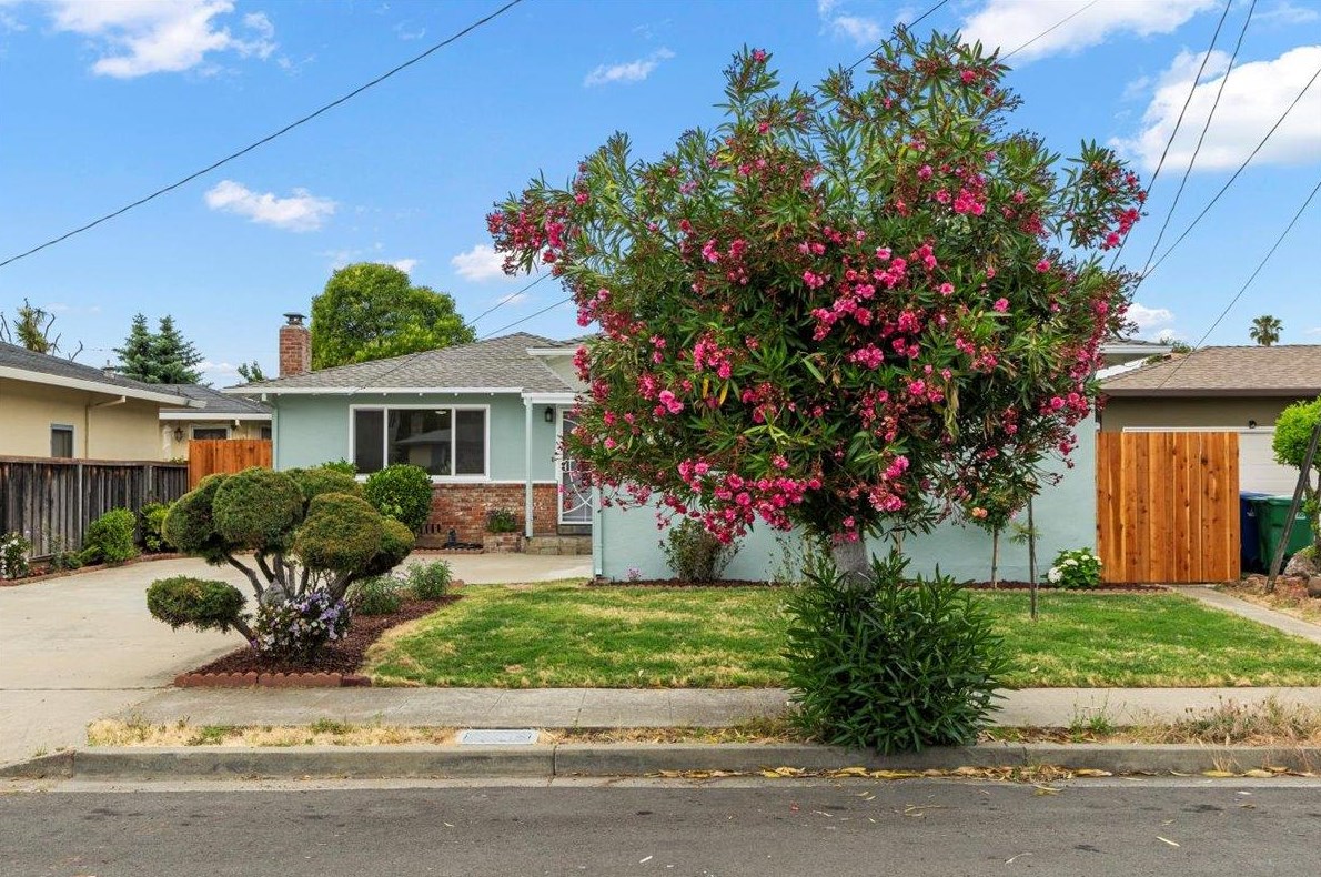 556 Sarah Pl, Hayward, CA 94544-7750