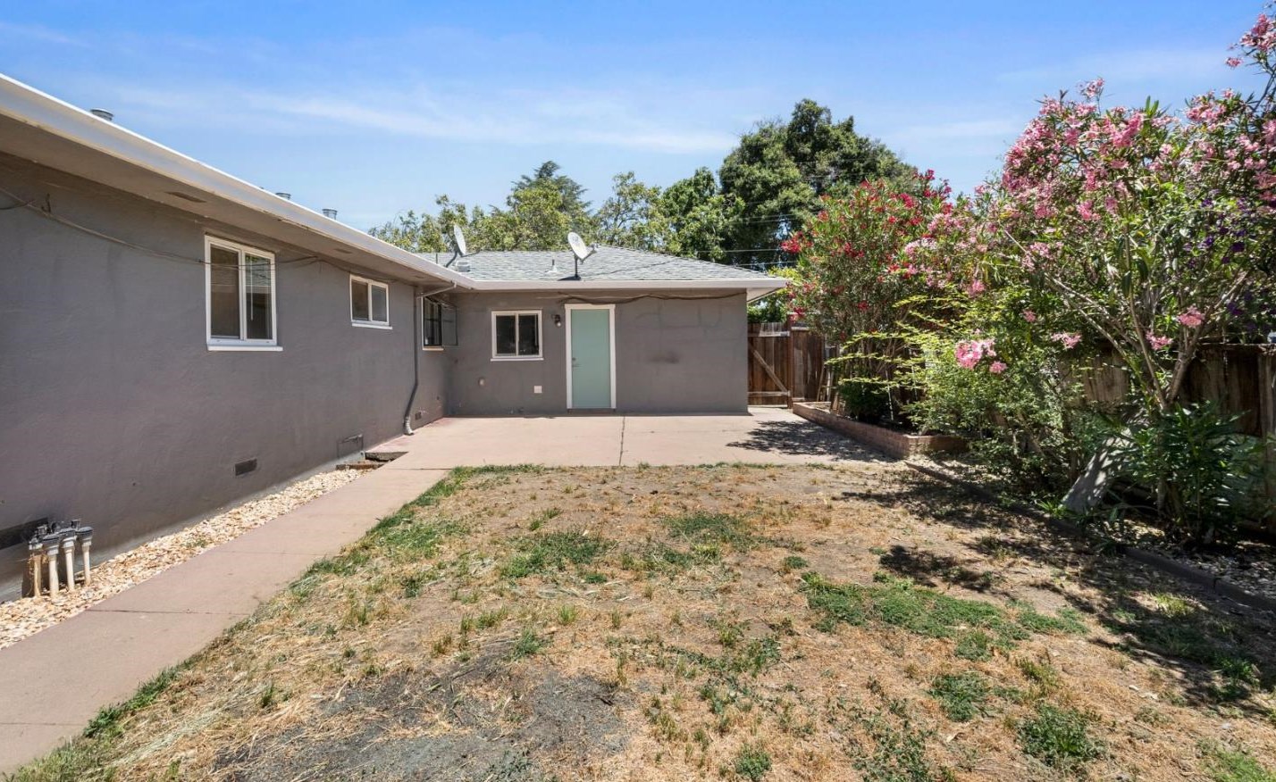 17795 Del Monte Ave, Morgan Hill CA  95037-4327 exterior