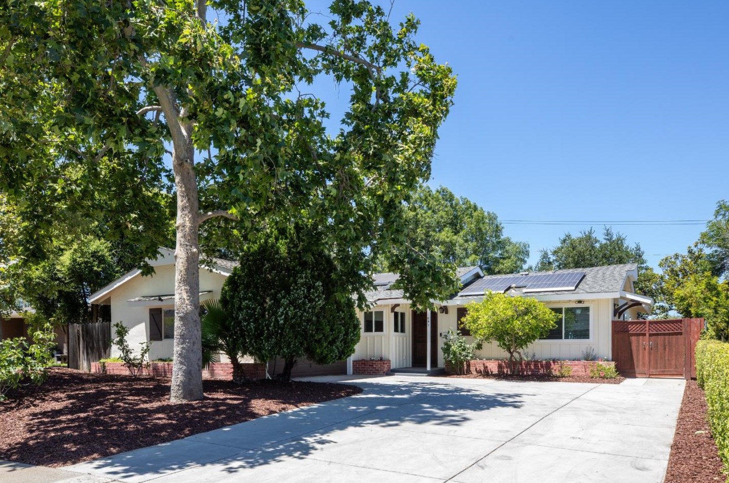 1097 Longfellow Ave, Campbell, CA 95008-7110
