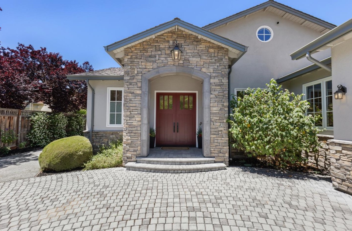 1220 Grant Rd, Los Altos, CA 94024-5549