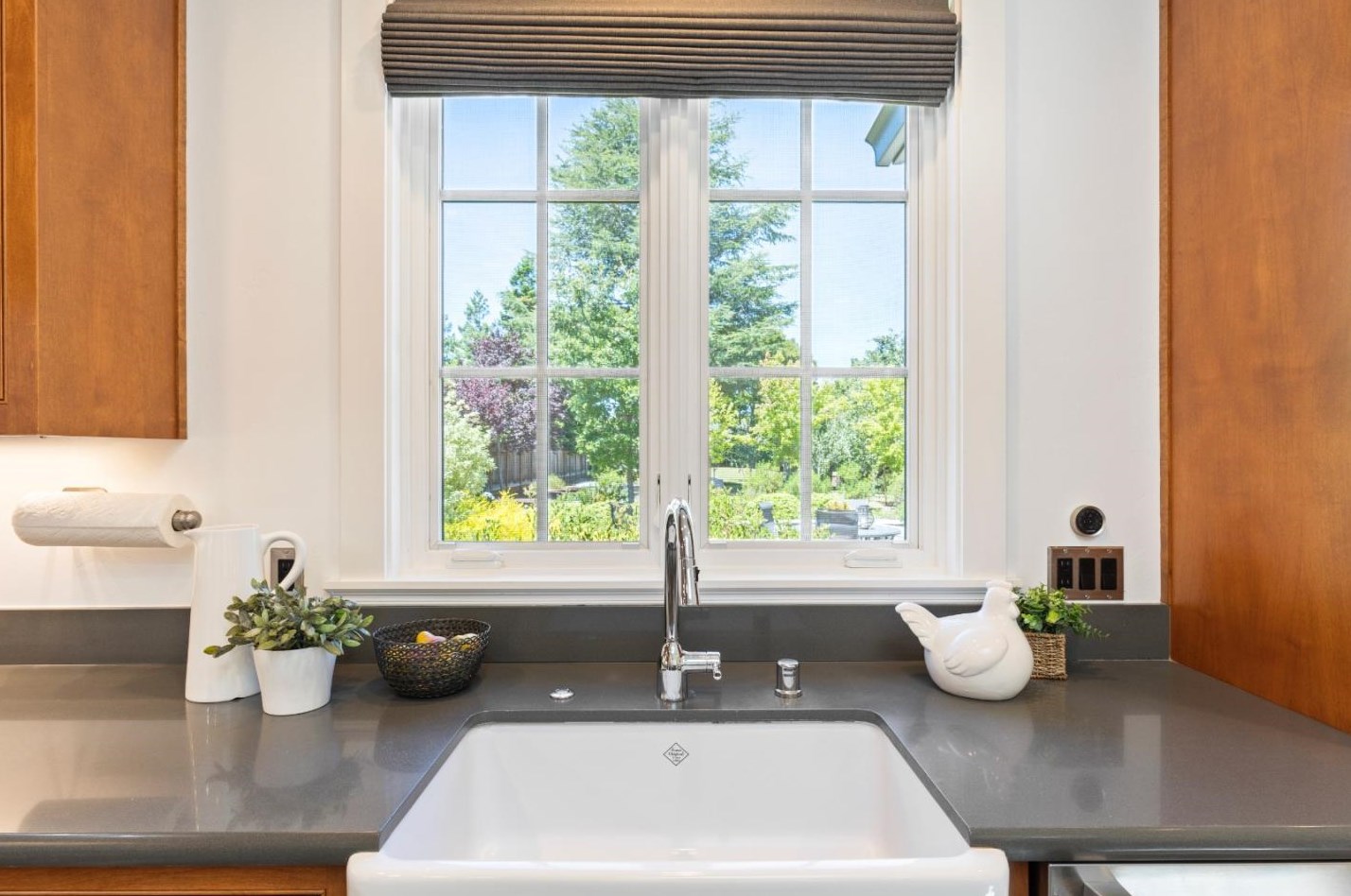 1220 Grant Rd, Los Altos CA 94024-6149 exterior