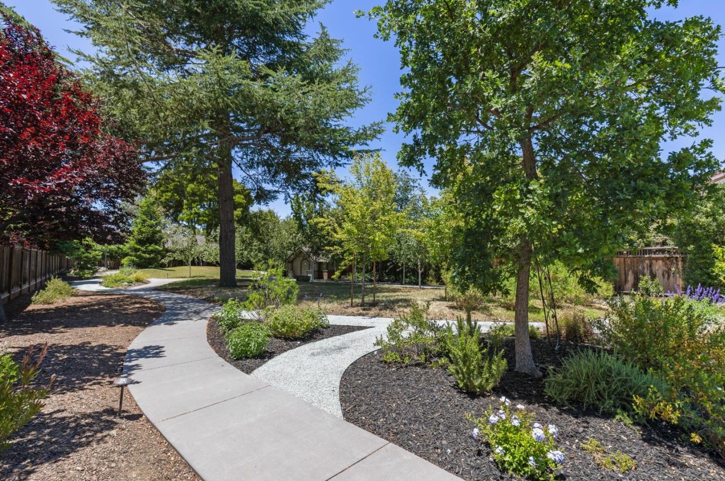 1220 Grant Rd, Los Altos CA 94024-6149 exterior