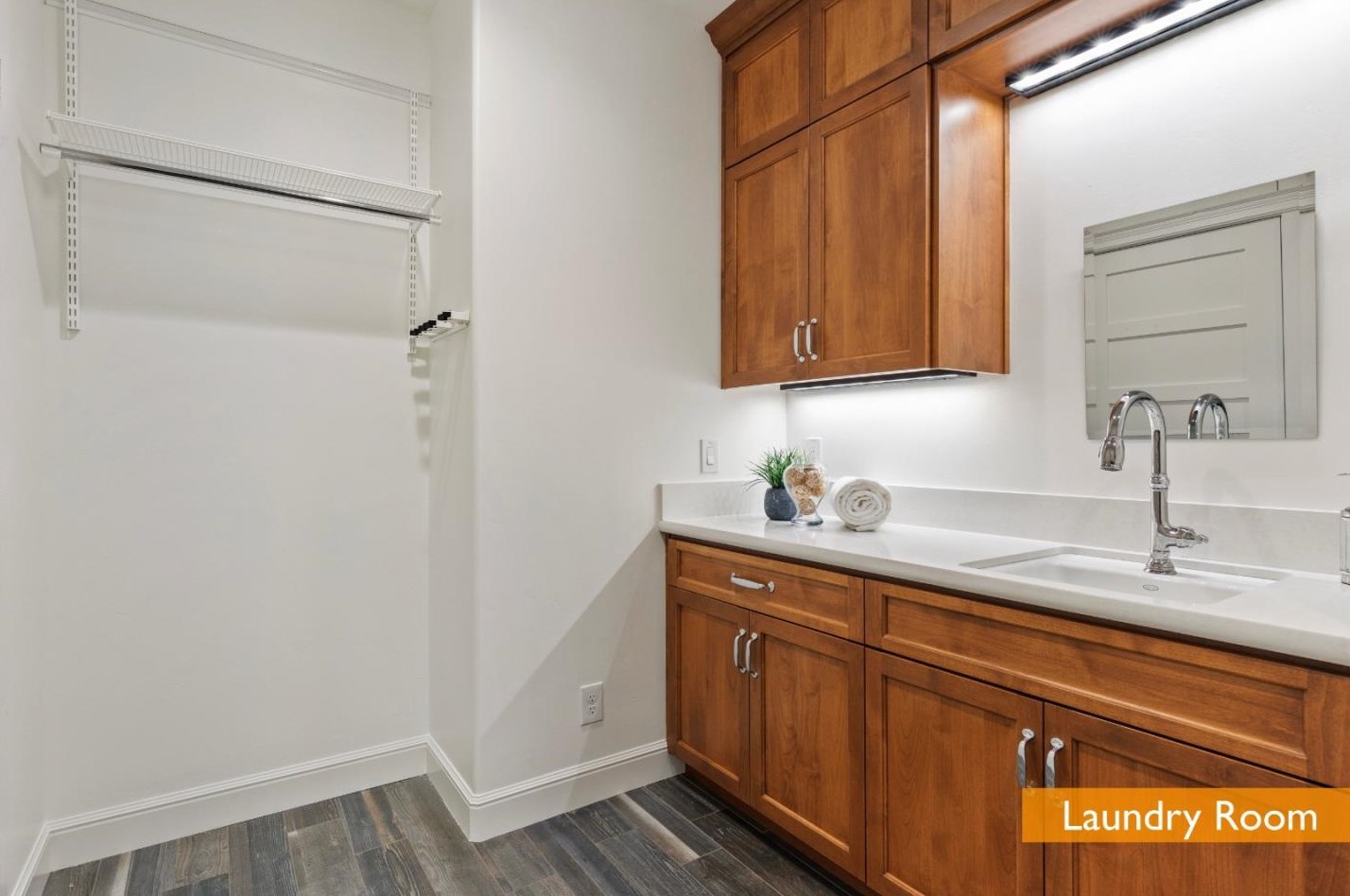 1220 Grant Rd, Los Altos CA 94024-6149 exterior