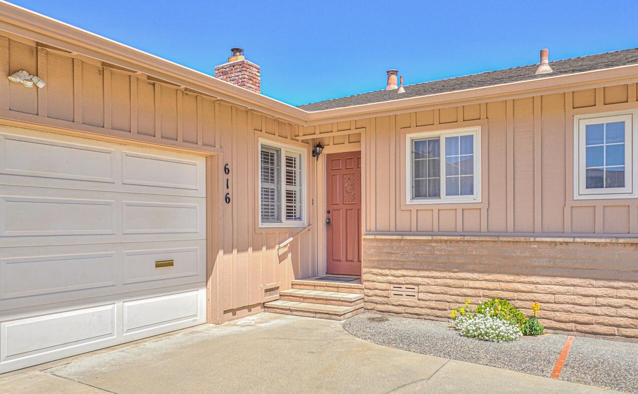 616 Loma Vista Dr, Salinas, CA 93901-1546