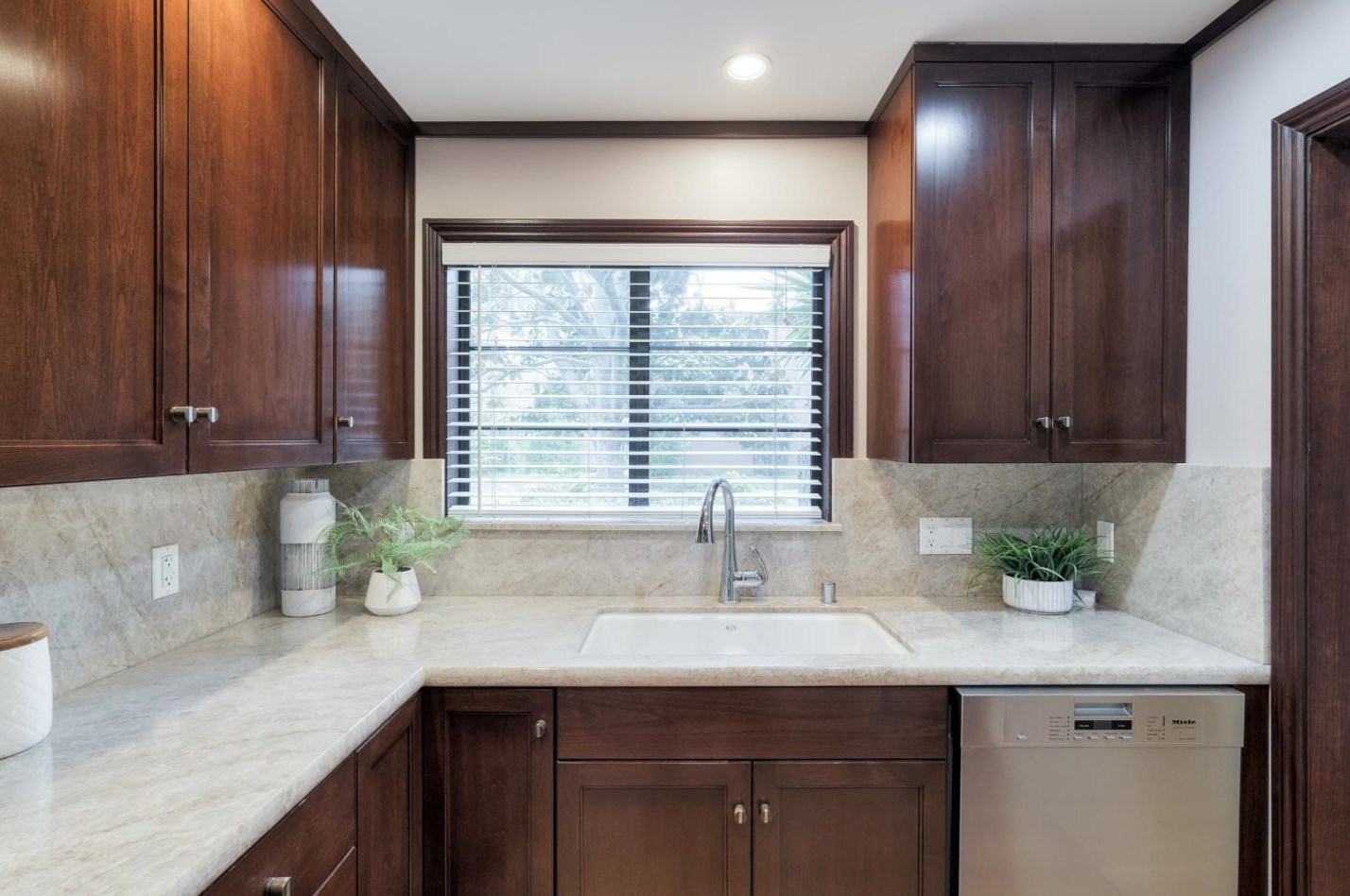 101 Cuesta Dr, Los Altos CA 94022-3942 exterior