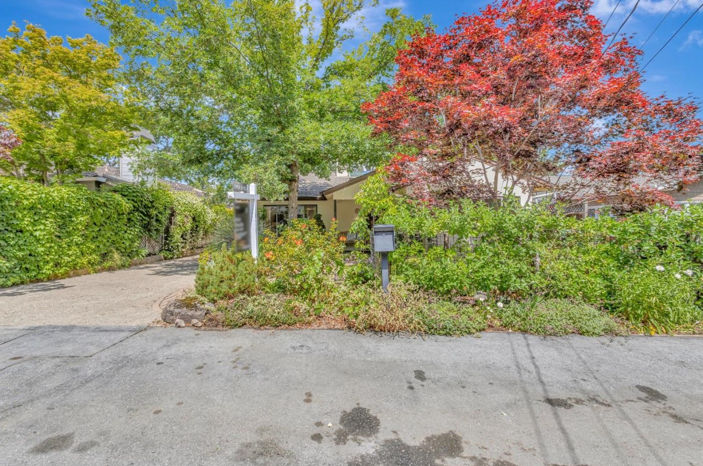 2070 Mills Ave, Menlo Park, CA 94025-5945