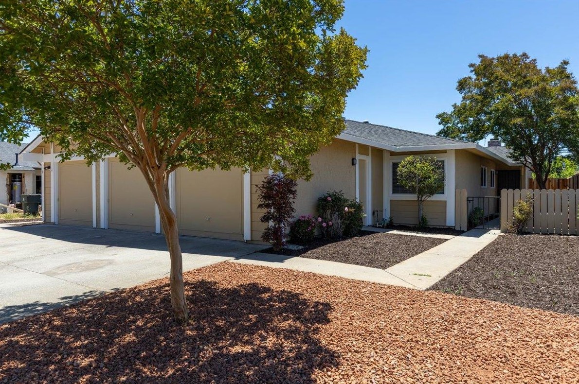 1038 Montebello Dr, Gilroy, CA 95020-4812