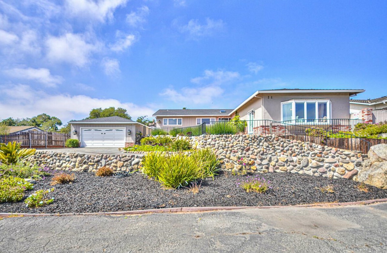 15265 Charter Oak Blvd, Salinas, CA 93907