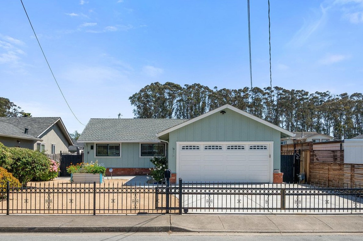 512 Metzgar St, Princeton By The Sea, CA 94019-2022