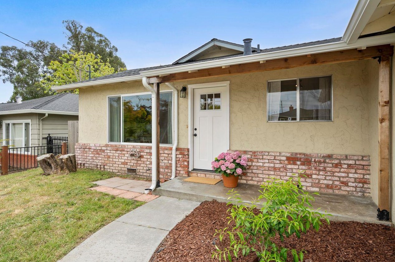 2450 Begonia Pl, Santa Cruz, CA 95062-3115