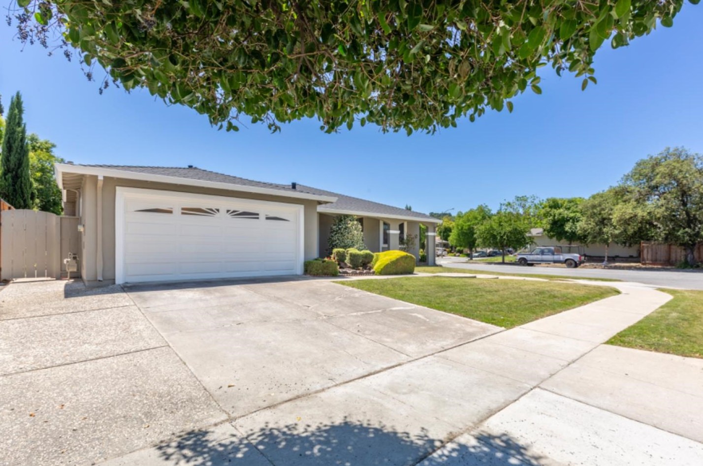 748 Los Huecos Dr, San Jose, CA 95123-4635
