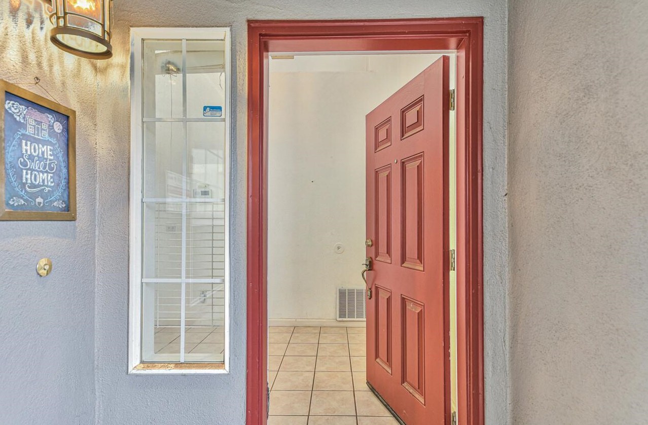 985 Crestview St, Salinas, CA 93906-4984