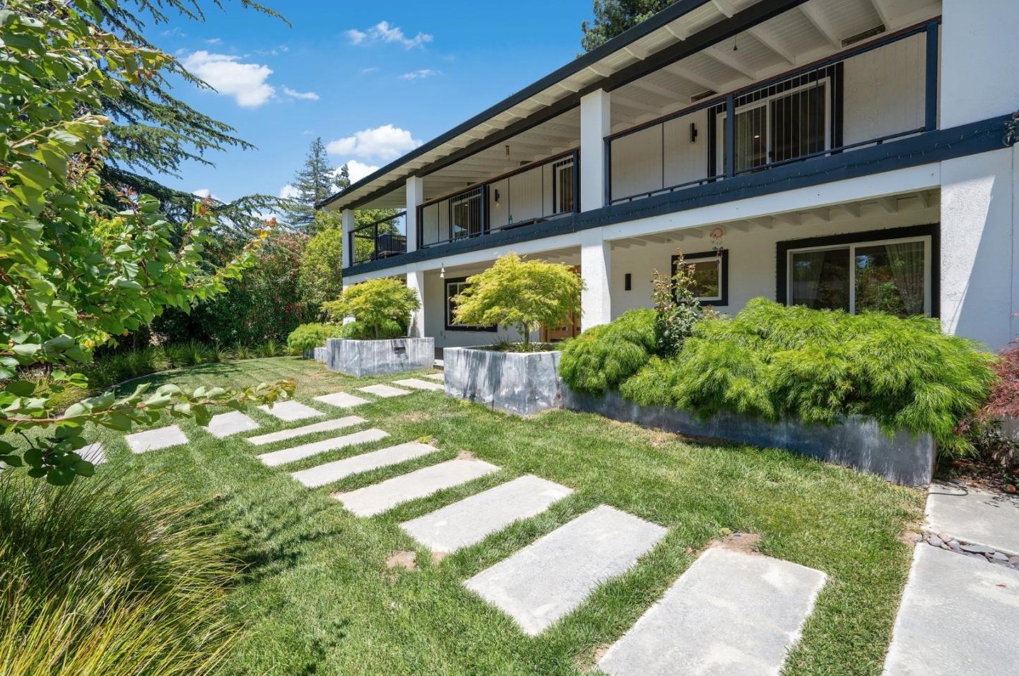 12368 Saraglen Dr, Saratoga, CA 95070