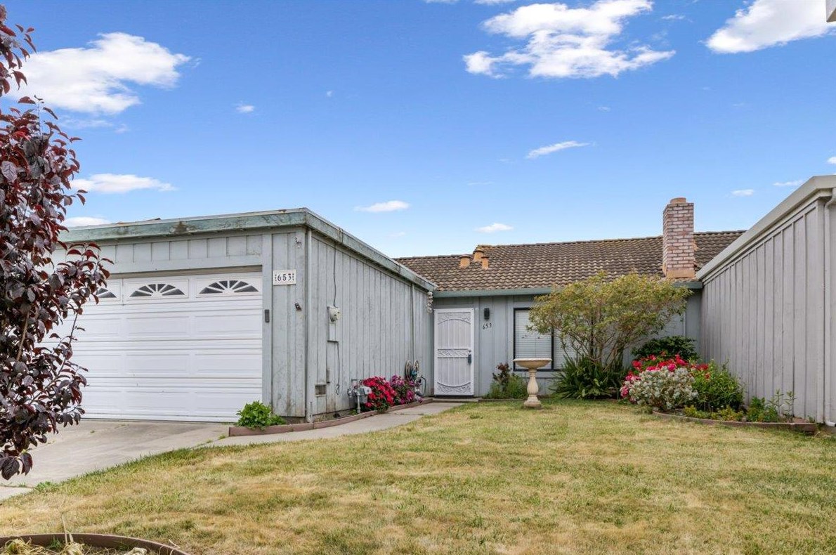 653 Alvarado Ct, Salinas, CA 93907