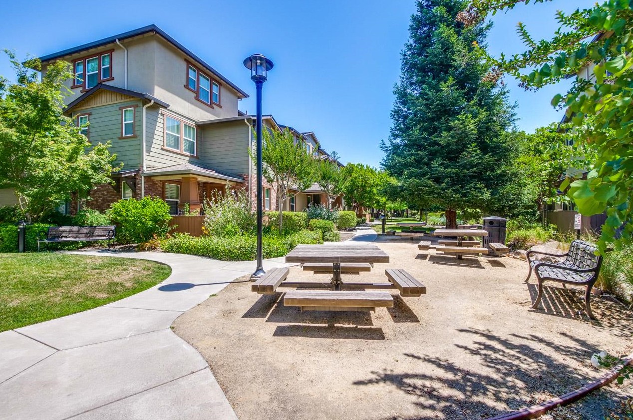 618 El Paseo Cir, Walnut Creek CA  94597-3155 exterior