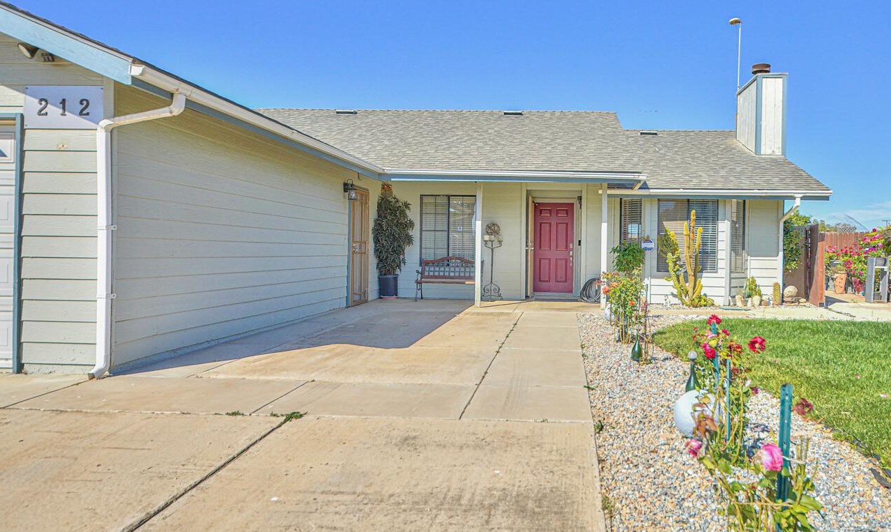212 Vineyard Dr, Greenfield, CA 93927