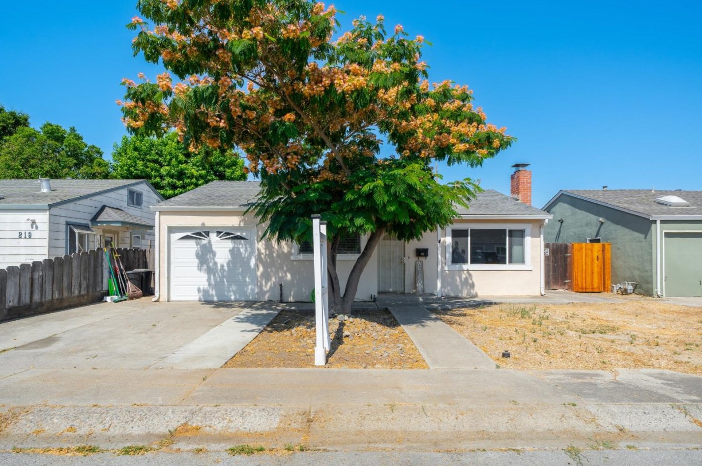 215 San Juan Dr, Hollister, CA 95023