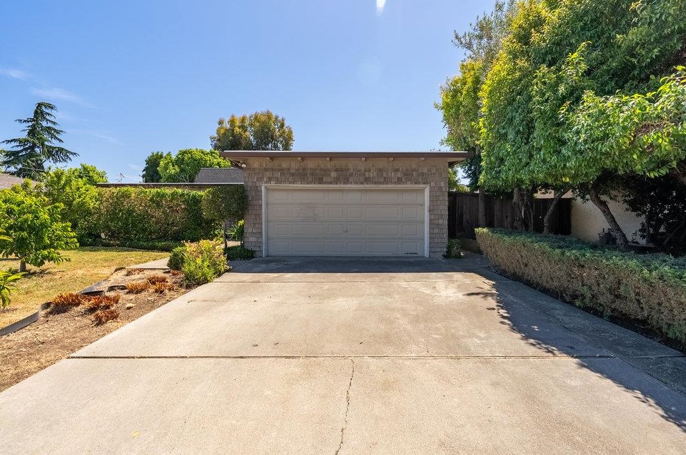 1921 Memorial Dr, Hollister, CA 95023