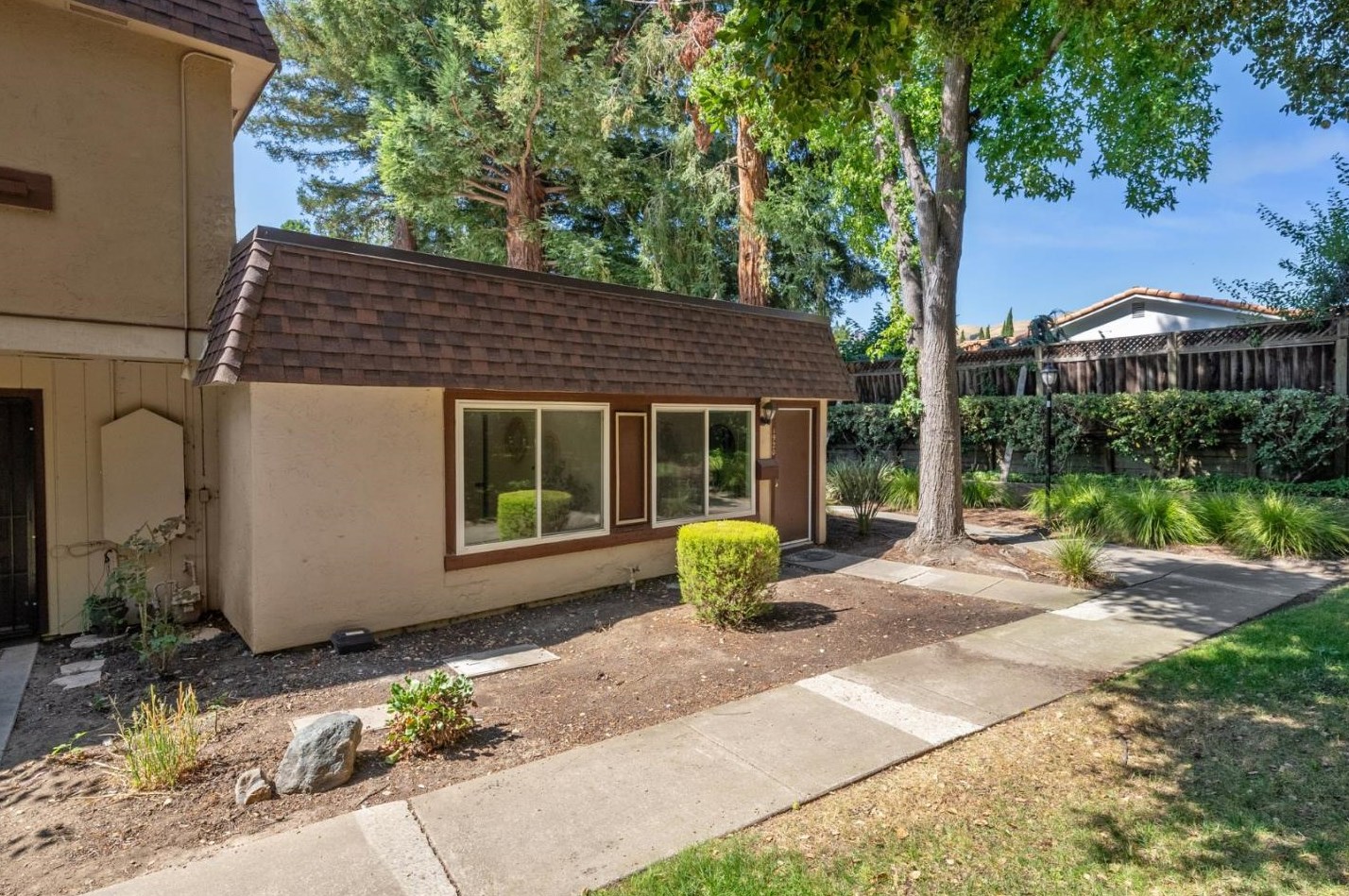1920 Vinedale Sq, San Jose, CA 95132-1836