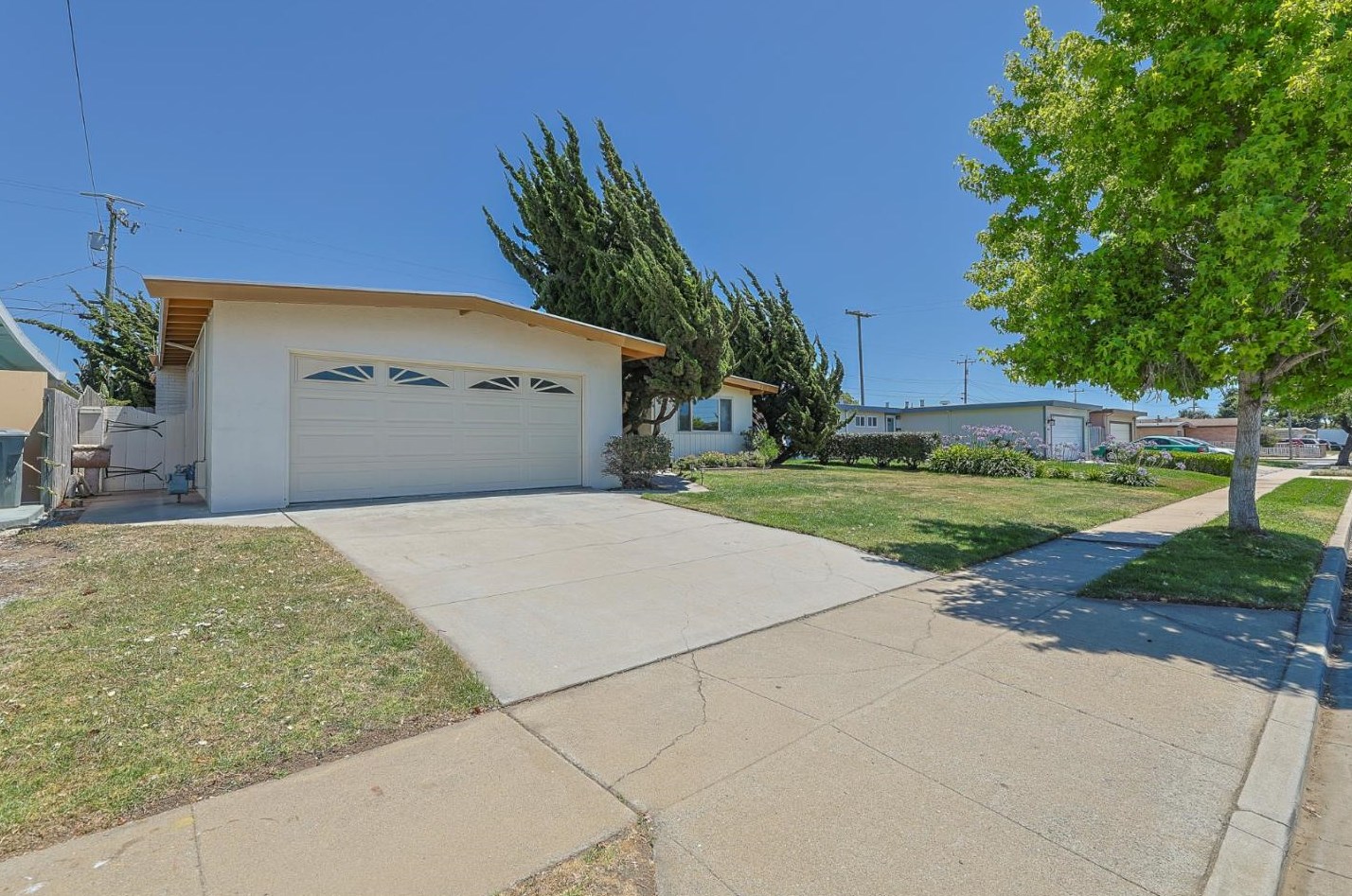 351 Navajo Dr, Salinas, CA 93906