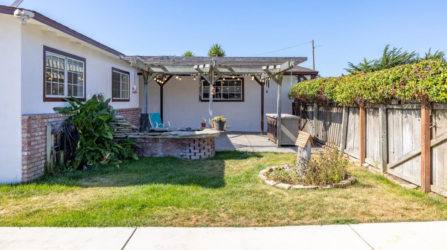 236 Harben Cir, Marina, CA 93933