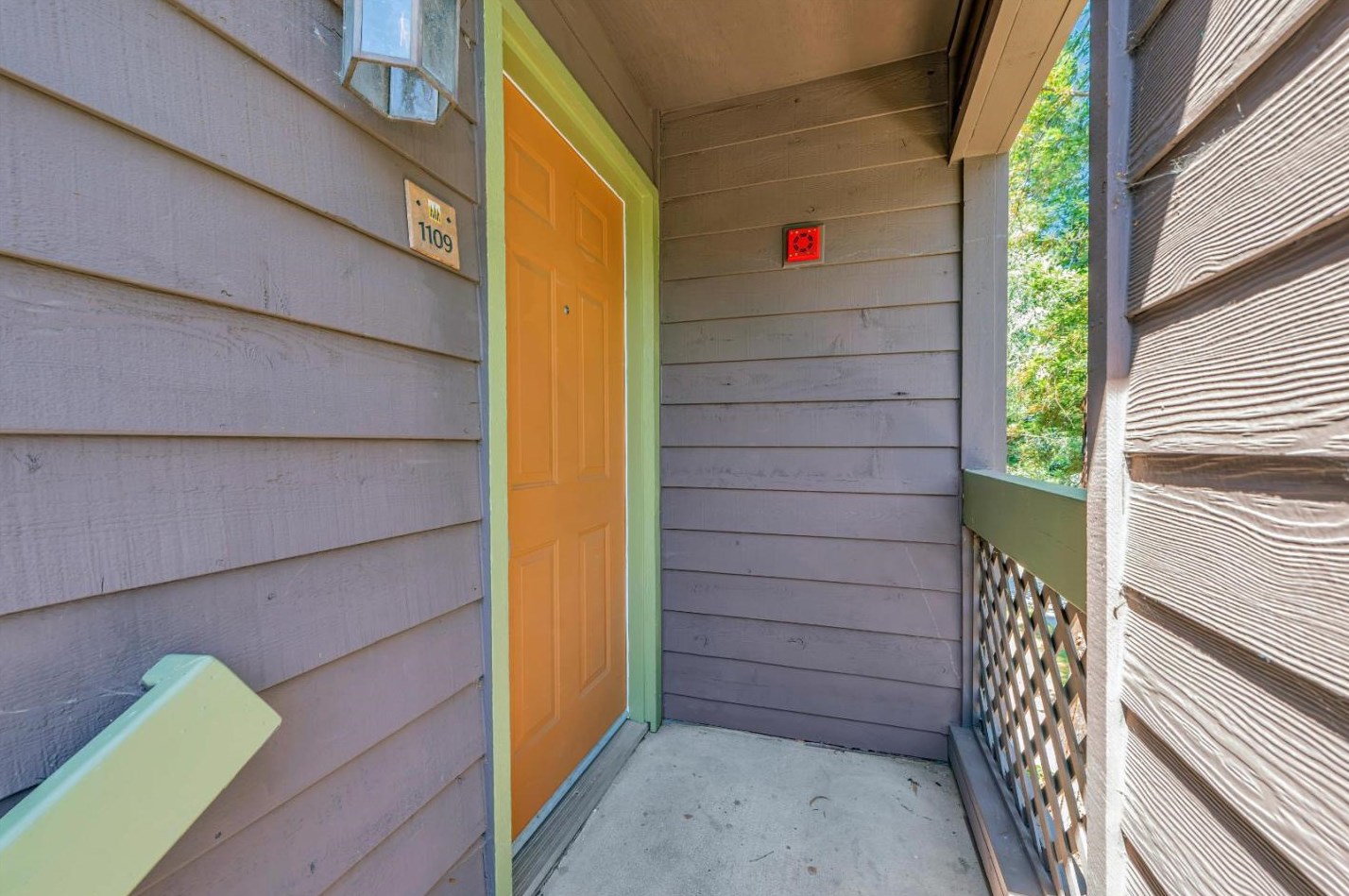 1109 Yarwood Ct, San Jose, CA 95128-4729