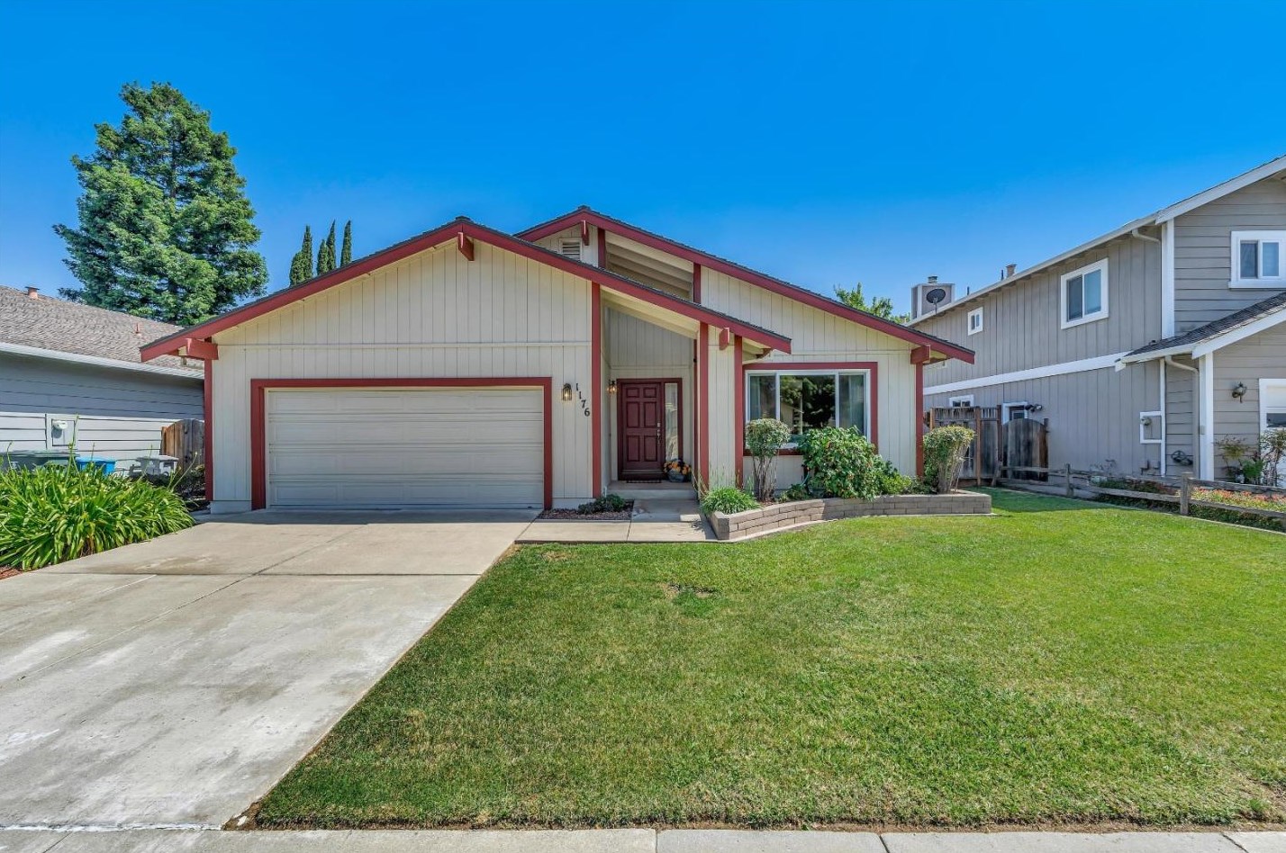 1176 Bay Tree Dr, Gilroy, CA 95020-7428