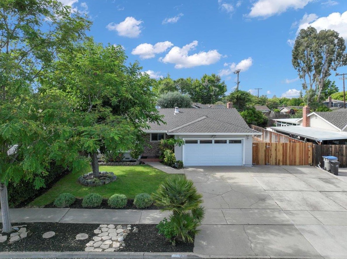 1563 Hallbrook Dr, San Jose, CA 95118-1669