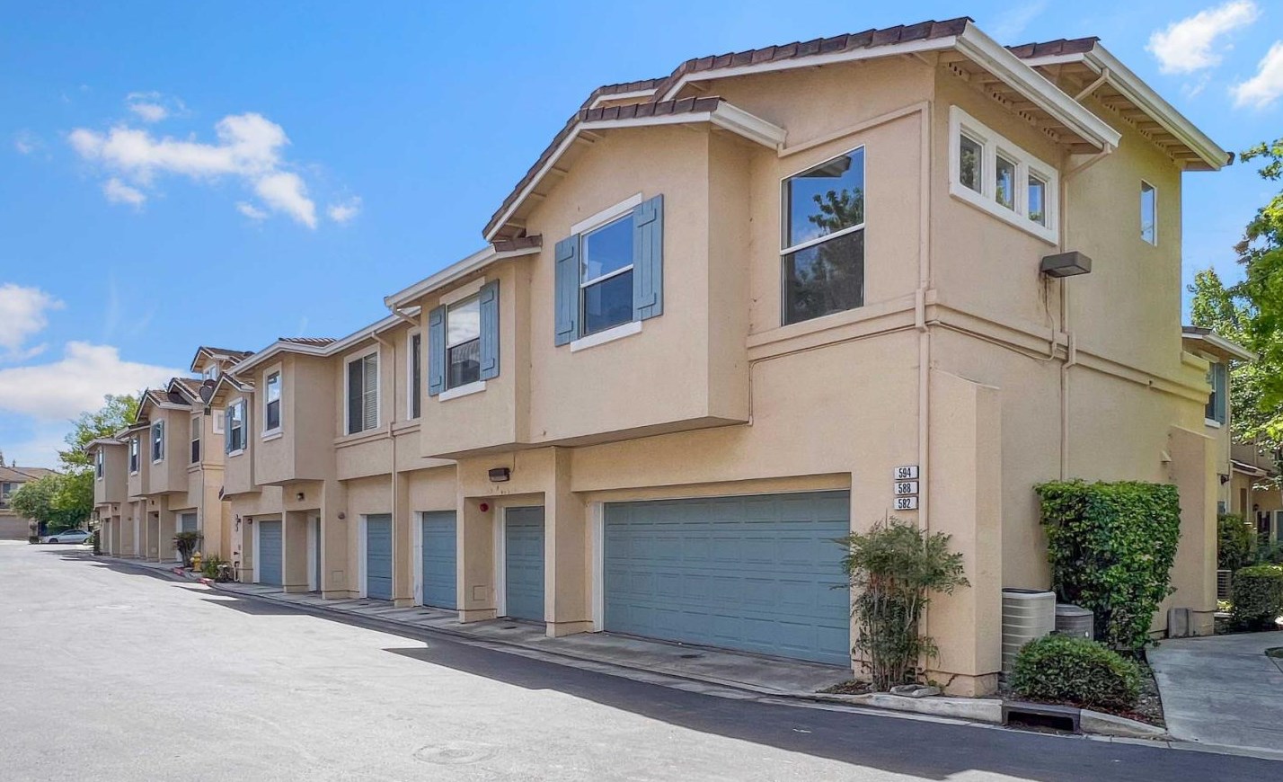 594 Manhattan Pl, San Jose, CA 95136-3954