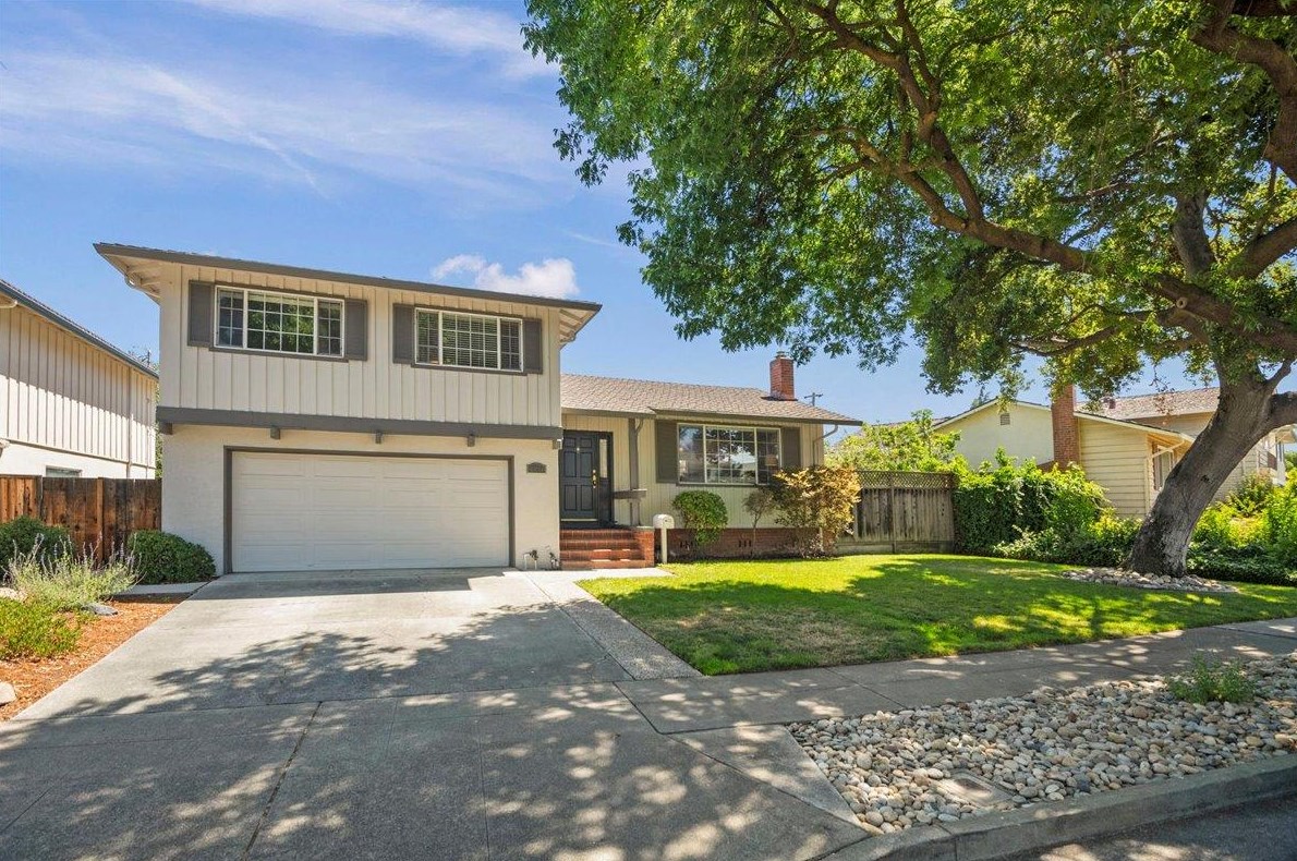 1033 W Knickerbocker Dr, Sunnyvale, CA 94087